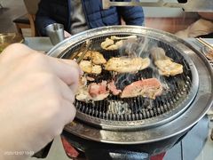 -围炉肉舍•炭烤活鳗•丹东海鲜烤肉(步行街店)