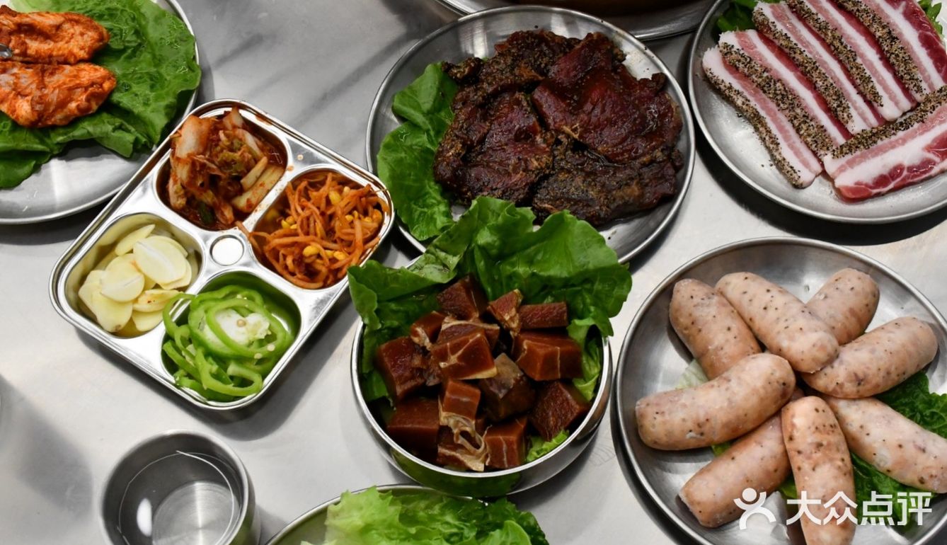 网红炭火烤肉店