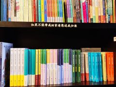 -钟书阁(松江泰晤士小镇店)