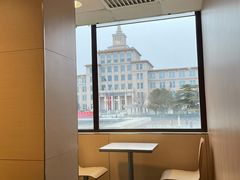 靠窗位-麦当劳(军博店)
