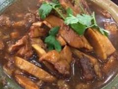 炖板筋-二哥特色砂锅
