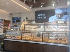 面包甜点陈列柜-金凤成祥(东直门现烤面包店)