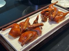 玻璃脆皮乳鸽-东海渔庄·湘粤融合餐厅(南山店)