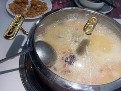 -洪氏嗨捞·广东猪肚鸡·椰子鸡火锅(西咸万象城店)