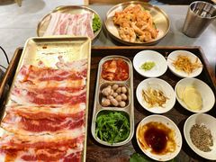 -围炉肉舍•炭烤活鳗•丹东海鲜烤肉(步行街店)