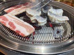 -围炉肉舍•炭烤活鳗•丹东海鲜烤肉(步行街店)