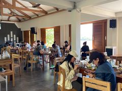 -Chom Cafe and Restaurant