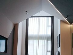 -上海虹桥中心爱琴海亚朵S酒店