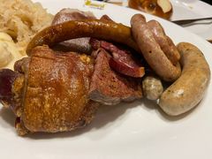 脆烤猪膝配德式酸菜、面包丸-巴伐利亚啤酒坊(意式风情街店)