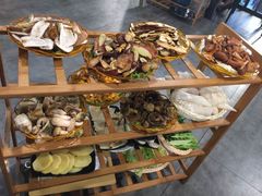-菌海森林·非遗野生菌火锅(西山区滇池路摩根道店)