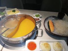 -左庭右院鲜牛肉火锅(浦江欢乐颂店)