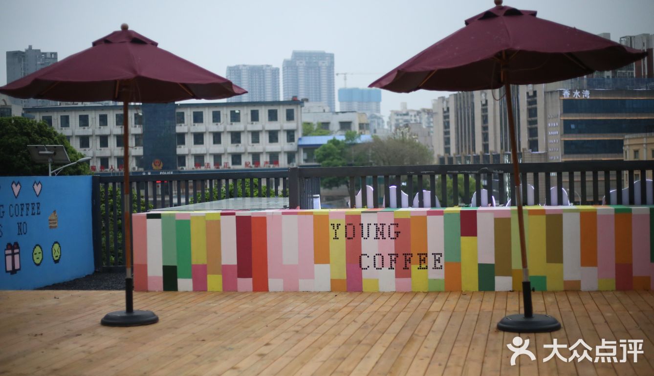 开在长沙河西地铁口的咖啡馆 