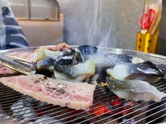 -围炉肉舍•炭烤活鳗•丹东海鲜烤肉(步行街店)