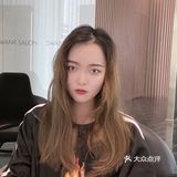 脸型的轮廓是曲线型,五官量感是小量感