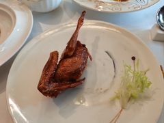 脆皮妙龄乳鸽-涵苑私宴定制(外滩店)