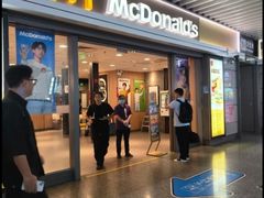 -麦当劳(上海虹桥站30B检票口楼上)