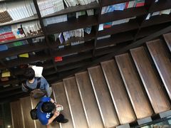 -钟书阁(松江泰晤士小镇店)