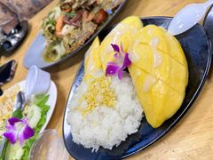 -席娜卡琳火车铁道夜市