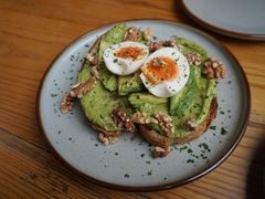 牛油果煮蛋吐司-RAC BAR(安福路店)