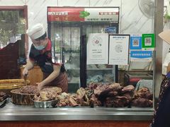 等位区-闫家驴肉老店(华电一校店)
