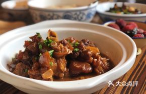 Braised Pig Trotter with Mushroom Tofu
