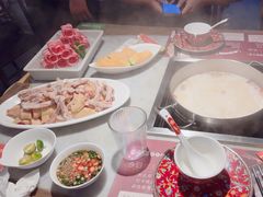 -尚尚仙·酸汤猪手·猪肚鸡火锅(华联万柳购物中心店)