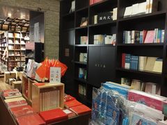 -钟书阁(松江泰晤士小镇店)