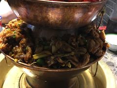-沪小二炭火蛙锅(淮海中路美食不夜城店)