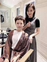 戴戴和小狮子-e hair salon