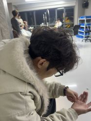 -宫铭烫发染发接发店