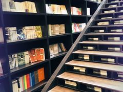 -钟书阁(松江泰晤士小镇店)