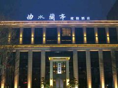 -鱼鲜饭香·招牌汽锅剁椒鱼头王