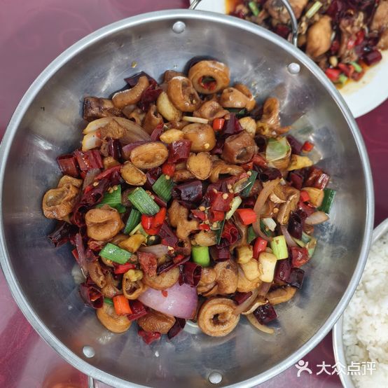 红辣椒湘菜馆(向群街店)