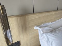 -欧辰国际酒店(重庆欢乐谷轻轨站店)