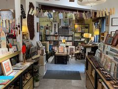 -邊城書店