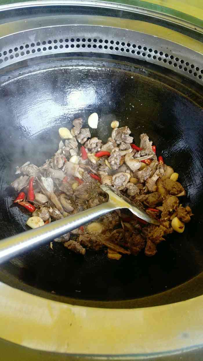 柴火鹅王酒店-"**,斩客.主动赠送来的黄豆,开胃酸萝卜.