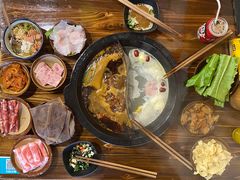 牛油鸳鸯骨汤锅-吃皮火锅馆(苏宁店)