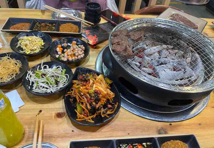 原始泥炉烤肉(黄村西大街店"跟忘年交的一位老朋友聚了一次餐店员的