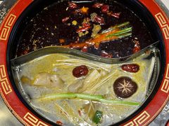 鸳鸯锅-钢管厂五区小郡肝串串香(奥克斯广场锦城万达店)