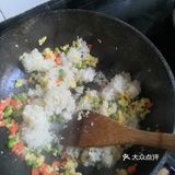 绿豆，一个鸡蛋 配料是：番茄酱，糖，盐