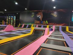 -嘿哟动霸CHUA·新潮玩运动娱乐中心·蹦床滑冰团建乐园