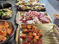 -围炉肉舍•炭烤活鳗•丹东海鲜烤肉(步行街店)