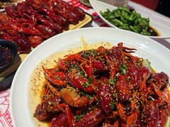 -肥肥虾庄·金牌油焖大虾(汉街SKP店)