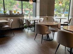 靠窗位-必胜客(漕宝路店)