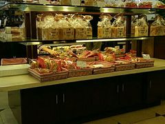 面包甜点陈列柜-红宝石·鲜奶小方·海派西点房(南丹店)