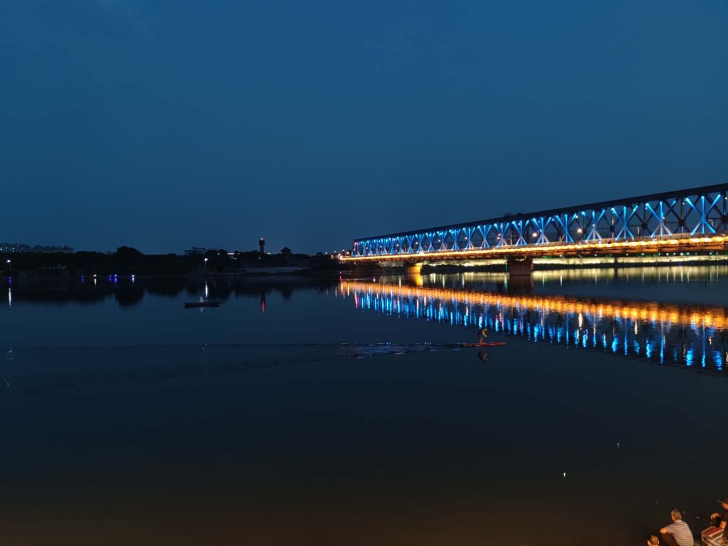 襄阳一桥的夜景