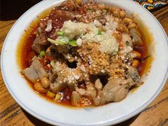 -老牌坊云南鱼豆花火锅(爱建店)