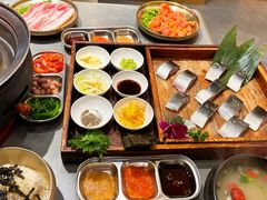 -围炉肉舍•炭烤活鳗•丹东海鲜烤肉(步行街店)