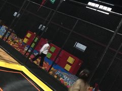 -嘿哟动霸CHUA·新潮玩运动娱乐中心·蹦床滑冰团建乐园