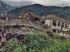 -四川汶川特大地震漩口中学遗址
